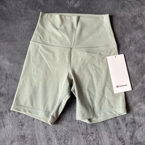 Lululemon Align High-Rise Short 6"
Fog Green Size 4 - Picture 2 of 5